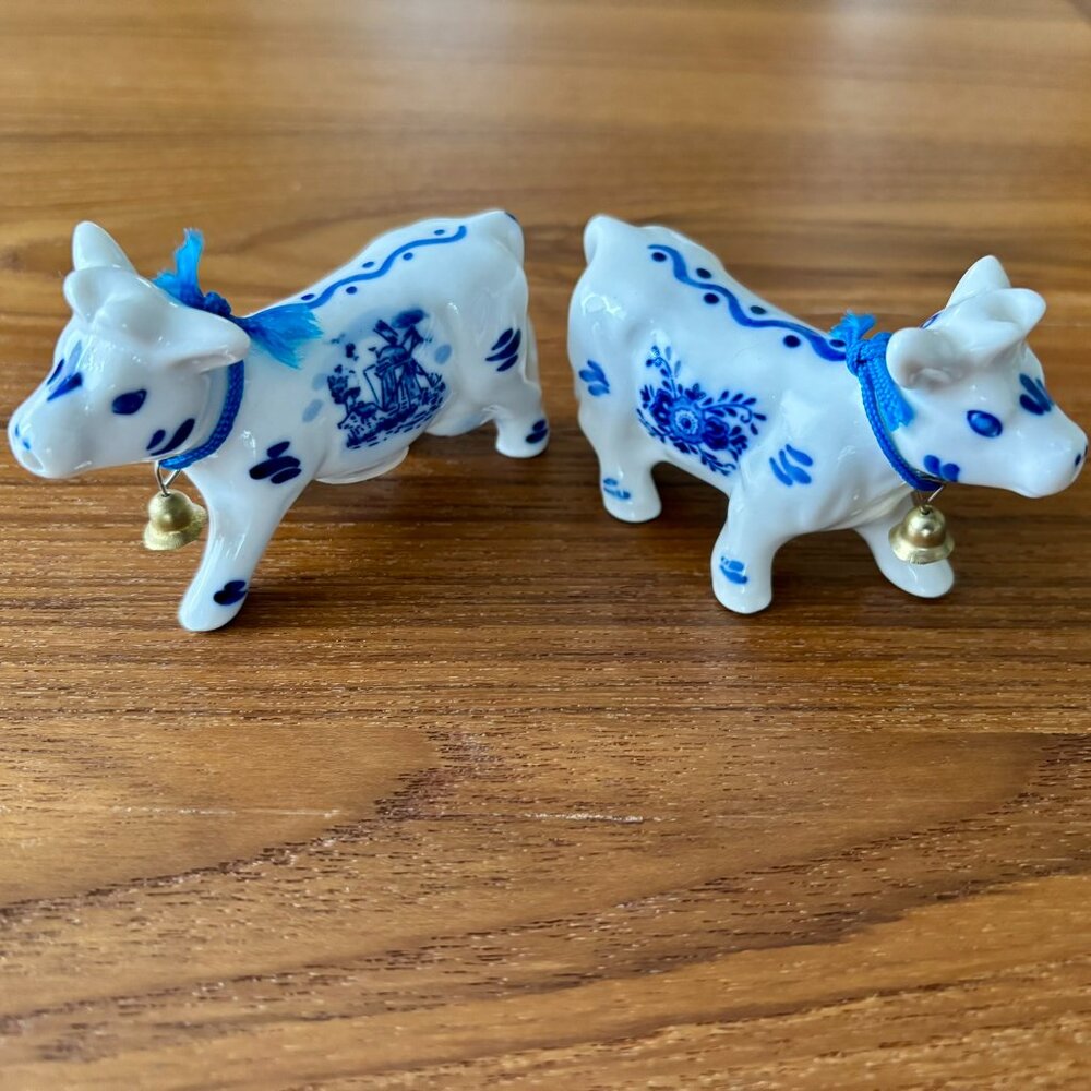 Vintage Delft Blue Cow Salt & Pepper Shakers – Hand-Painted D.A.I.C. – Set of 2